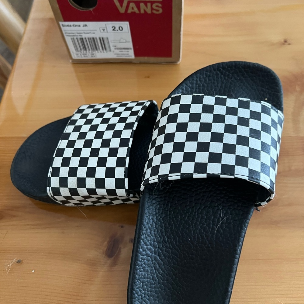 2y slip on sandals